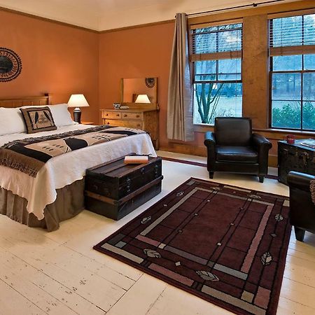 Mccloud Hotel Екстер'єр фото